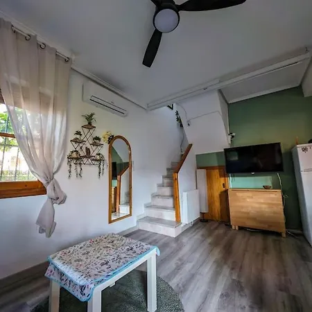 Holiday home Oscar's Chillout House By The