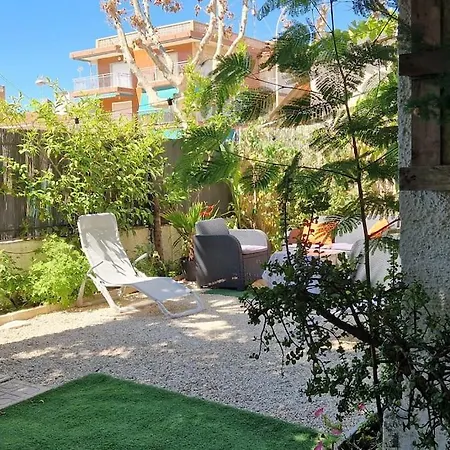 Holiday home Oscar's Chillout House By The *