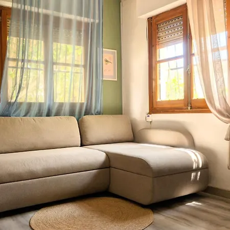 Oscar's Chillout House By The *
